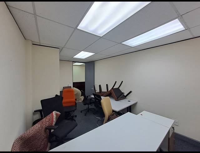 174M² OFFICE TO LET IN DUNKELD WEST